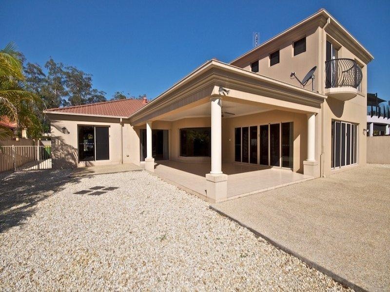 92 Arun Drive, Arundel QLD 4214