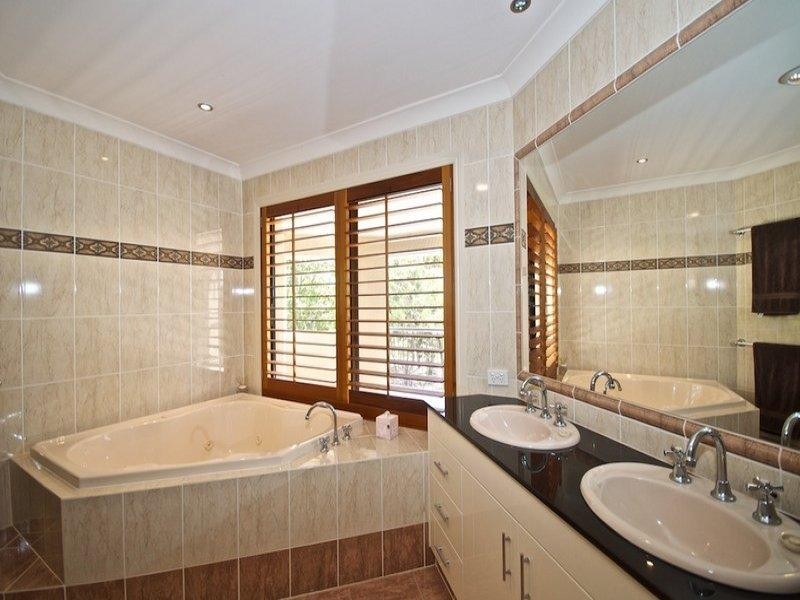 14 Torquay Place, Arundel QLD 4214