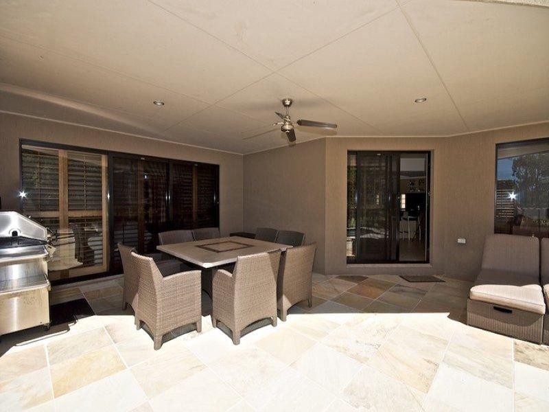 14 Torquay Place, Arundel QLD 4214