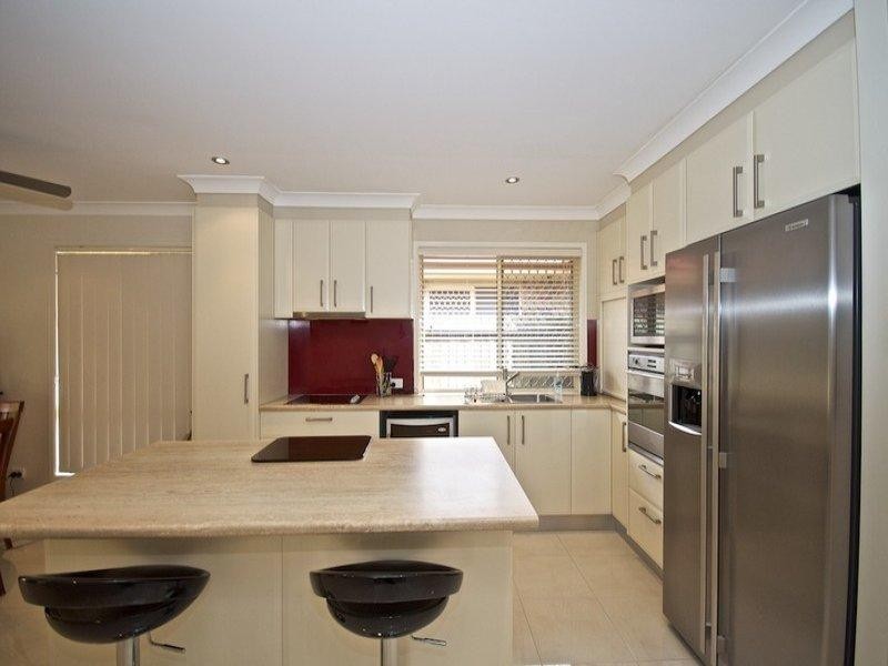 169 Greenacre Drive, Arundel QLD 4214