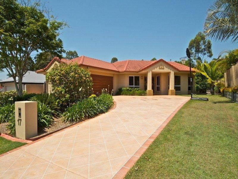 17 Pearson Close, Arundel QLD 4214