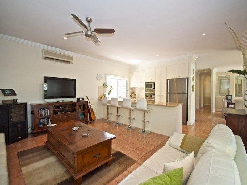 17 Pearson Close, Arundel QLD 4214