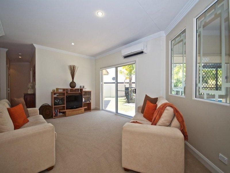 17 Pearson Close, Arundel QLD 4214