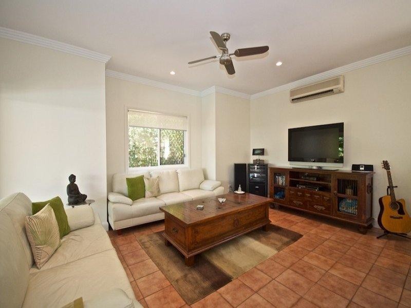 17 Pearson Close, Arundel QLD 4214
