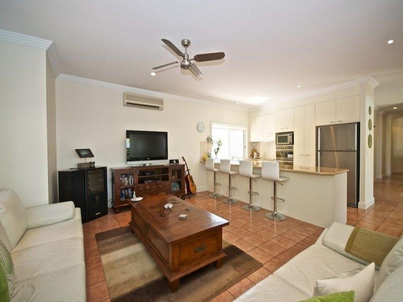 17 Pearson Close, Arundel QLD 4214