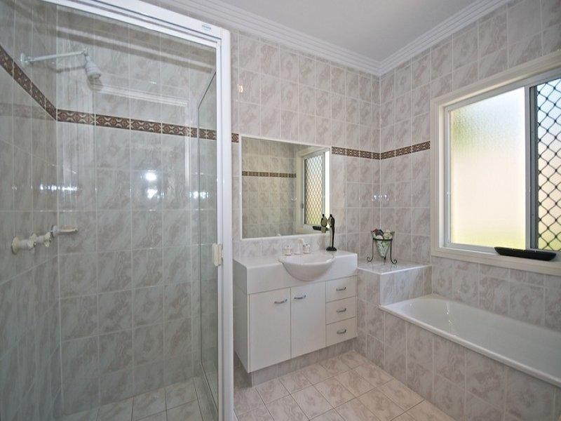 17 Pearson Close, Arundel QLD 4214