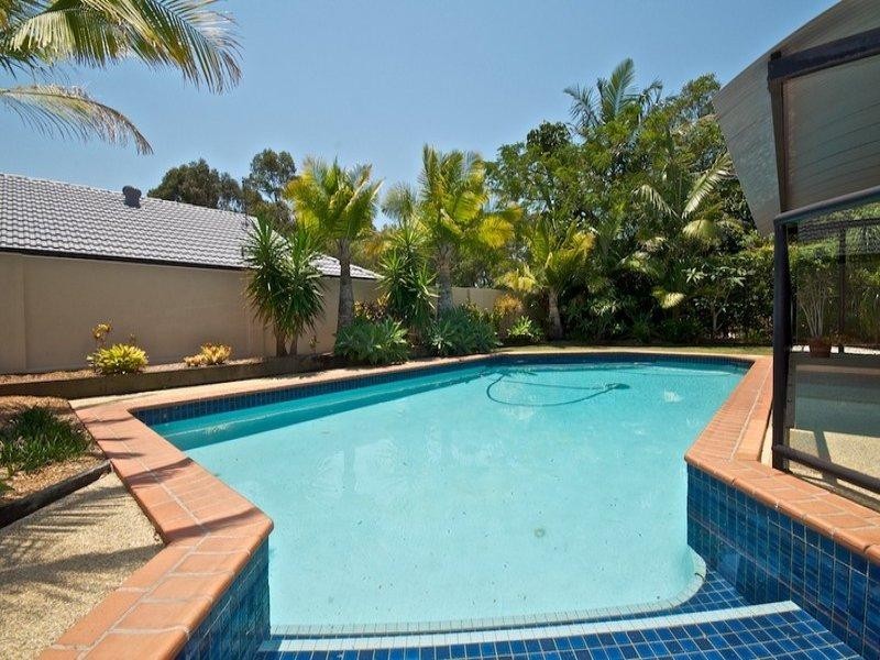 17 Pearson Close, Arundel QLD 4214