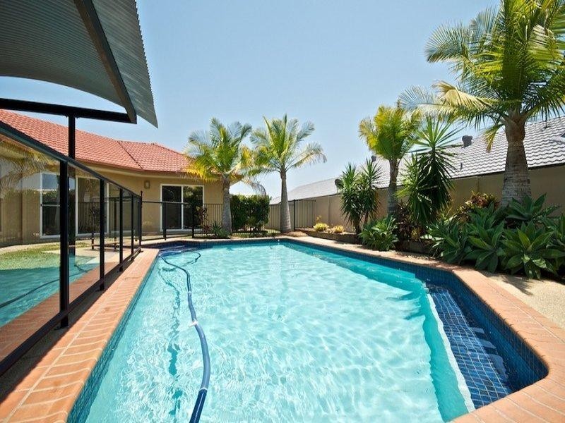 17 Pearson Close, Arundel QLD 4214