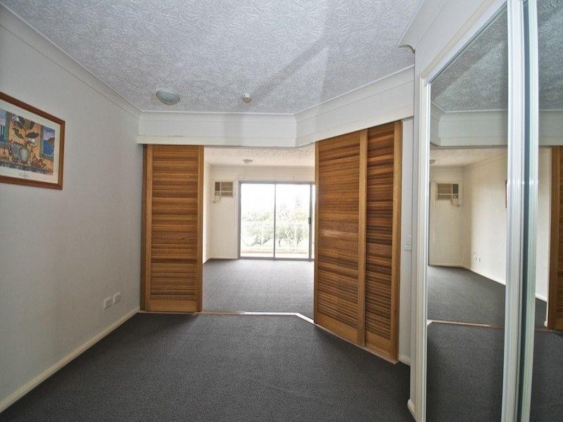 28/106 Marine Parade, Southport QLD 4215
