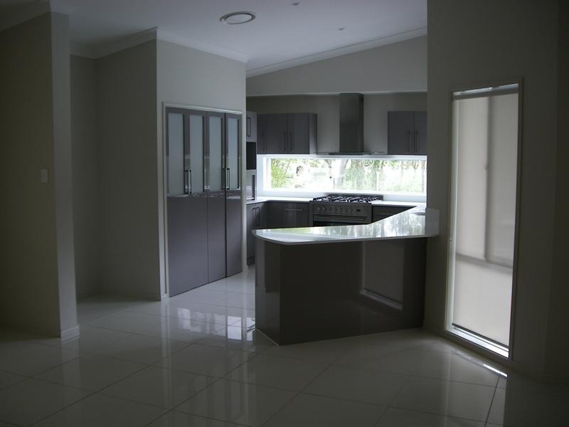 116 Arun Drive, Arundel QLD 4214