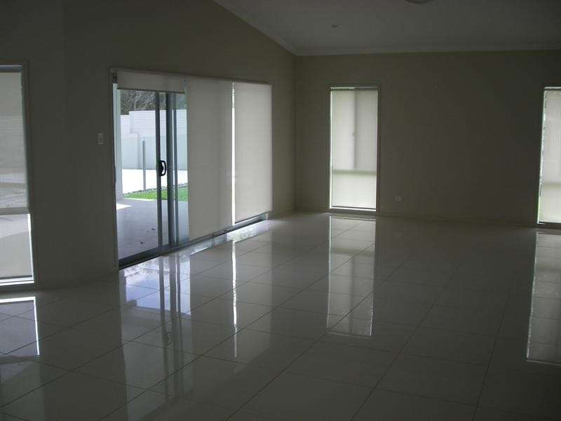 116 Arun Drive, Arundel QLD 4214