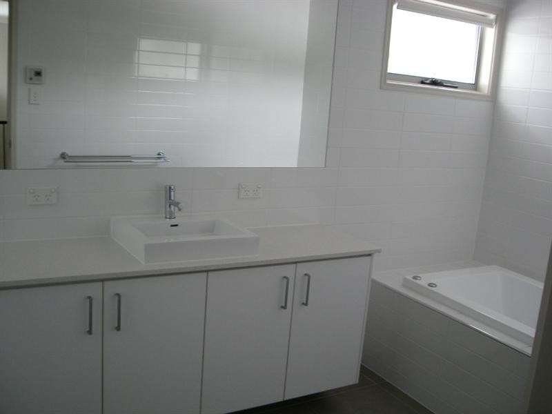 116 Arun Drive, Arundel QLD 4214