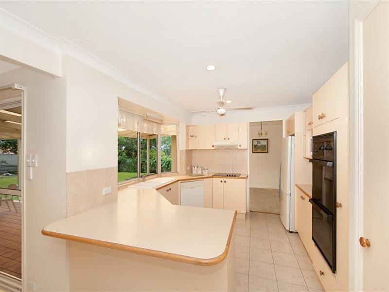 10 Pearson Close, Arundel QLD 4214