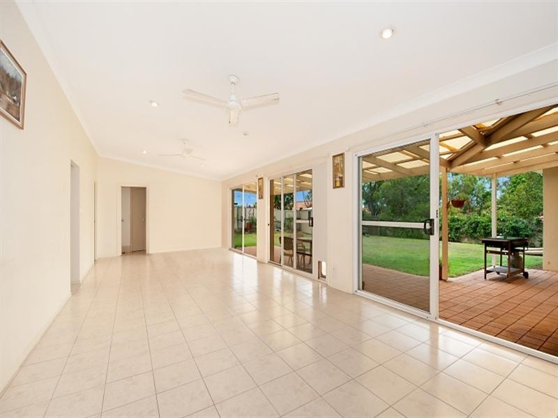 10 Pearson Close, Arundel QLD 4214