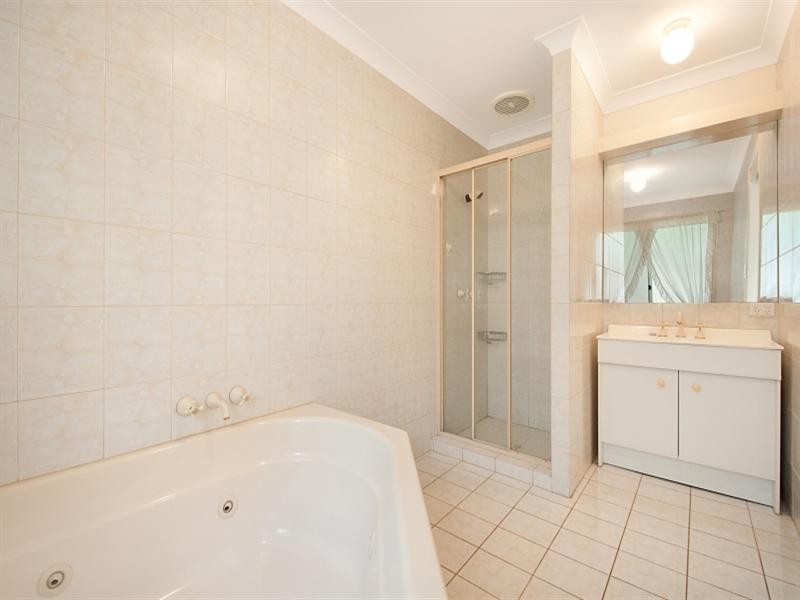 10 Pearson Close, Arundel QLD 4214