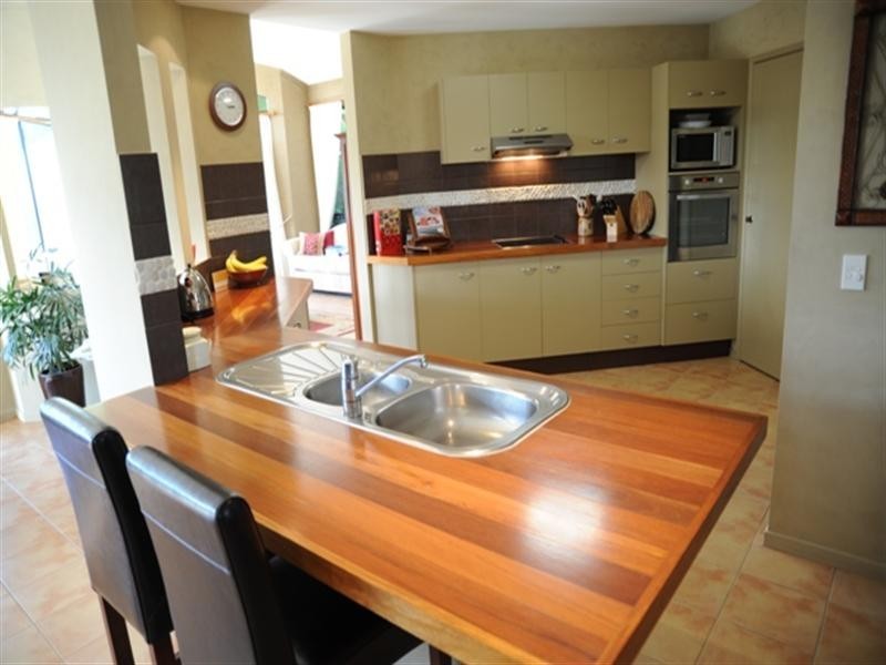 1 Calcetto Place, Arundel QLD 4214