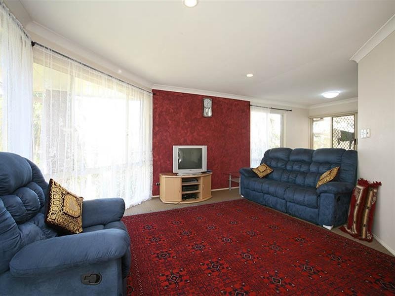 2 Carnoustie Court, Arundel QLD 4214