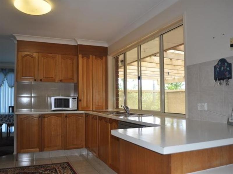 2 Carnoustie Court, Arundel QLD 4214