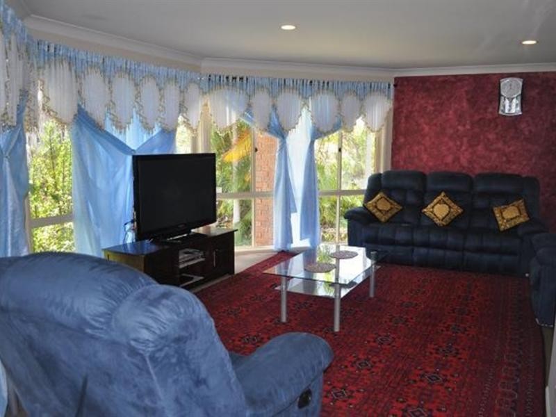 2 Carnoustie Court, Arundel QLD 4214