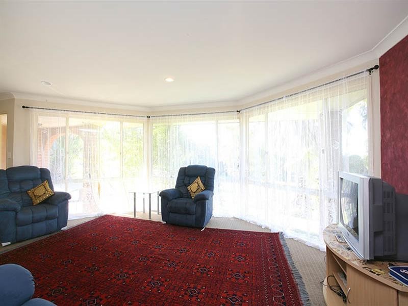 2 Carnoustie Court, Arundel QLD 4214