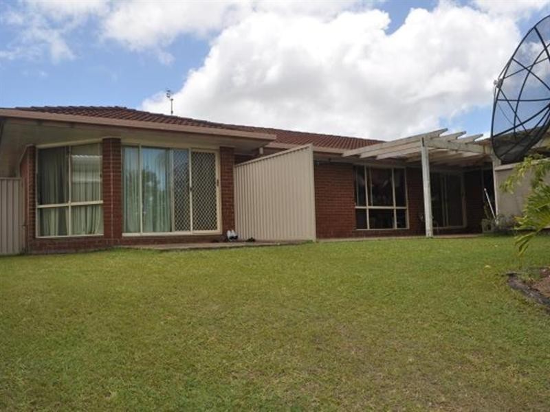 2 Carnoustie Court, Arundel QLD 4214