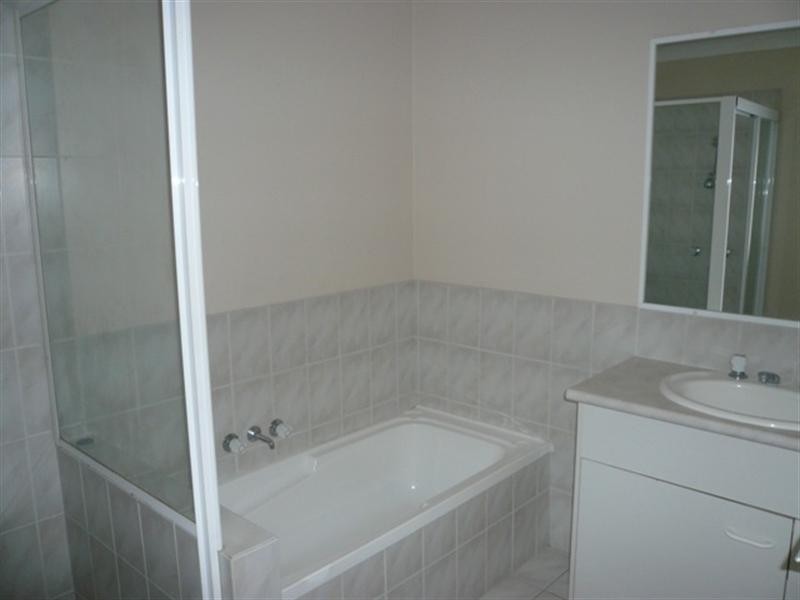 1/138 Greenacre Drive, Parkwood QLD 4214