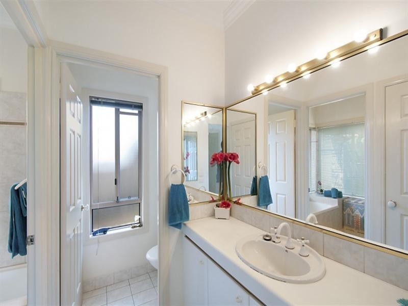 3 Hudson Court, Benowa QLD 4217