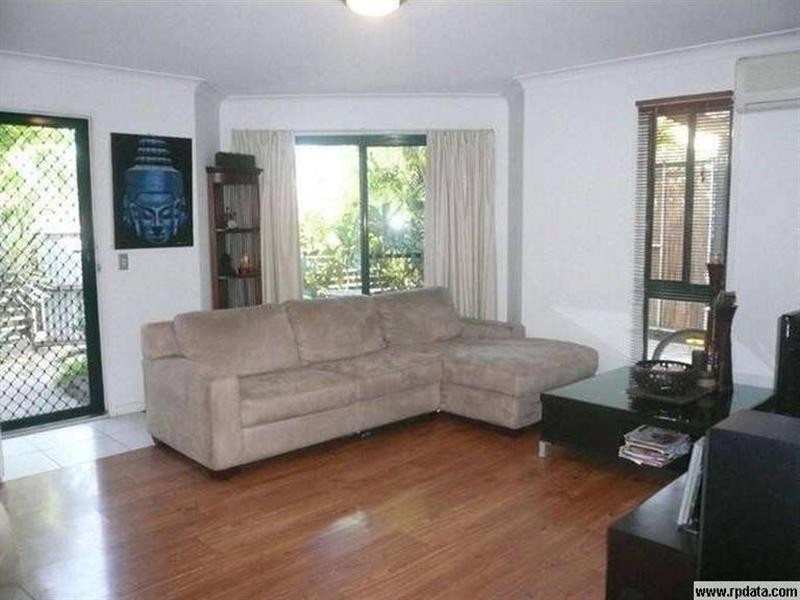 1/184a Greenacre Drive, Arundel QLD 4214