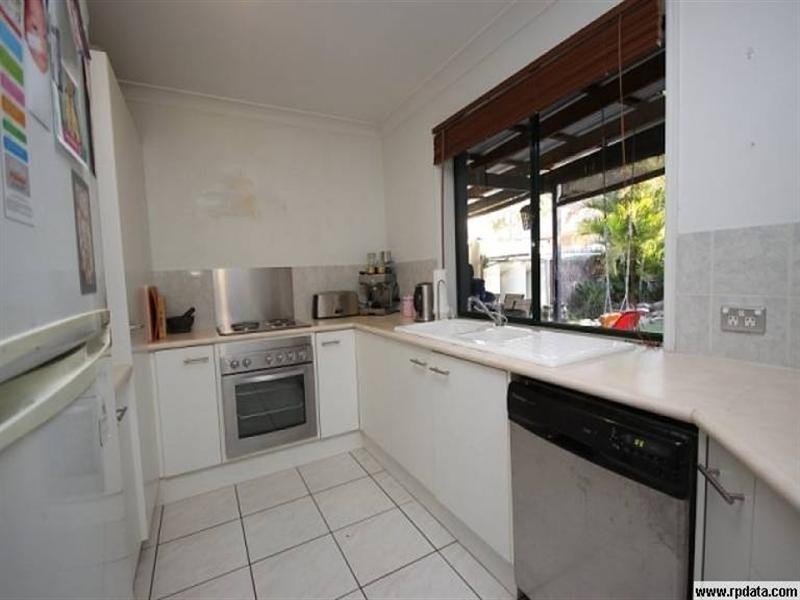 1/184a Greenacre Drive, Arundel QLD 4214