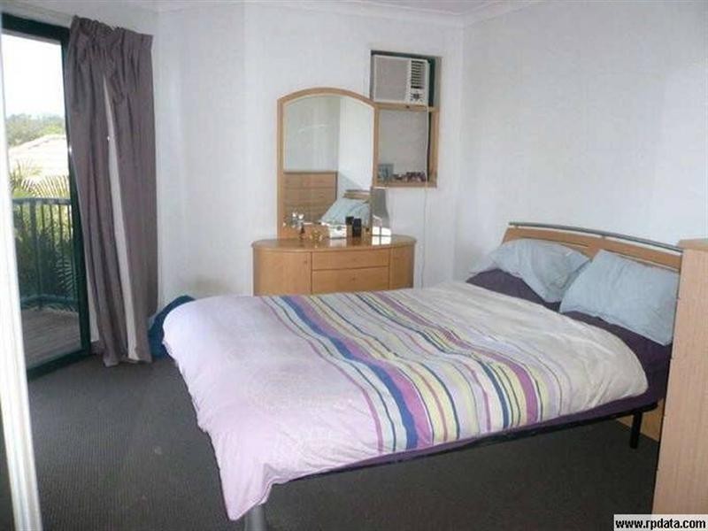 1/184a Greenacre Drive, Arundel QLD 4214