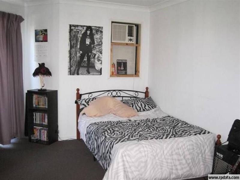 1/184a Greenacre Drive, Arundel QLD 4214