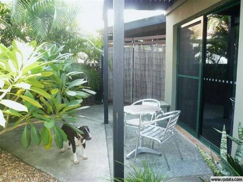 1/184a Greenacre Drive, Arundel QLD 4214