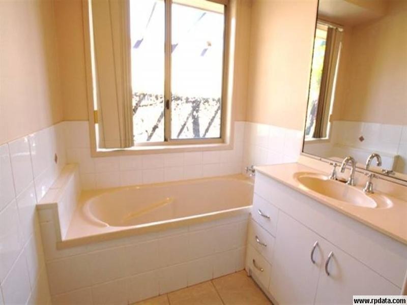 199 Mildura Drive, Helensvale QLD 4212