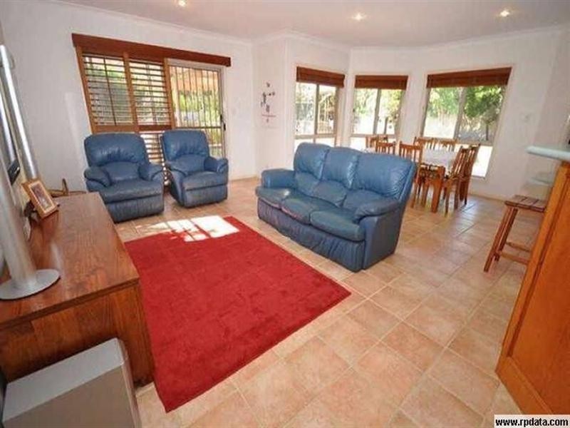 11 Adeliza, Arundel QLD 4214