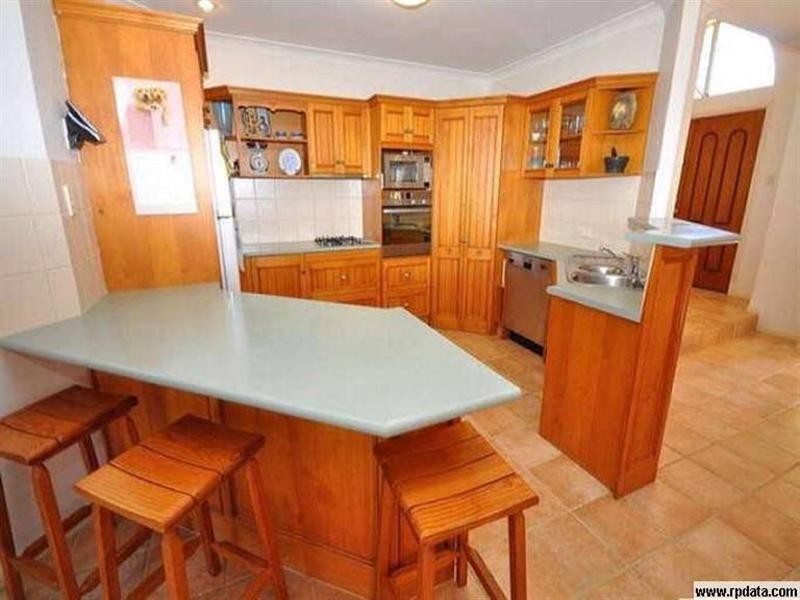 11 Adeliza, Arundel QLD 4214