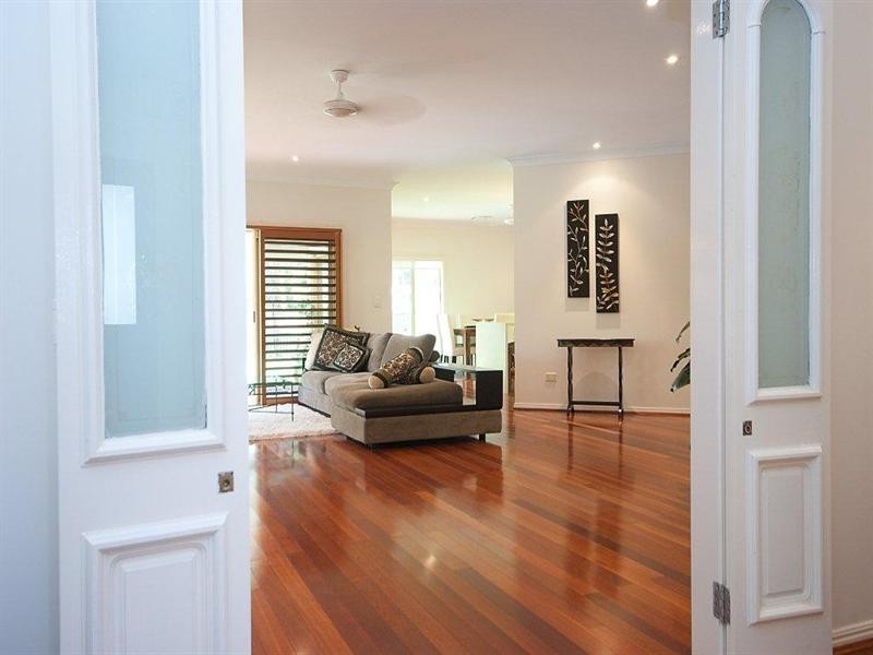 25 Pearson Close, Arundel QLD 4214