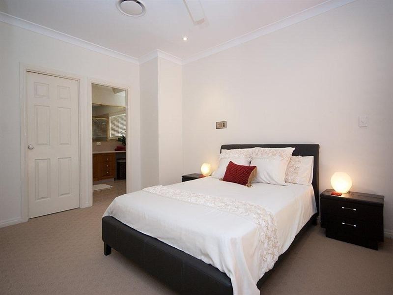 25 Pearson Close, Arundel QLD 4214