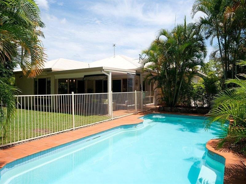 25 Pearson Close, Arundel QLD 4214