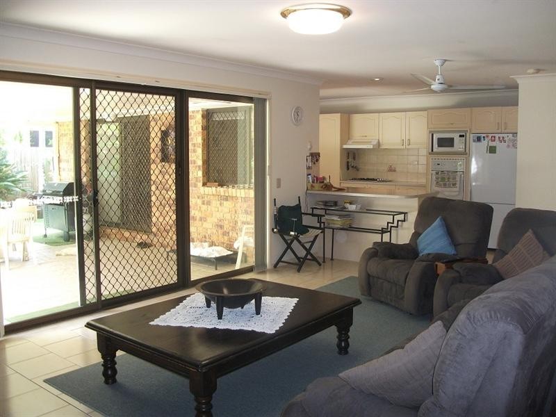 8 Kel Nagle, Parkwood QLD 4214