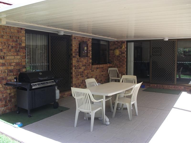 8 Kel Nagle, Parkwood QLD 4214