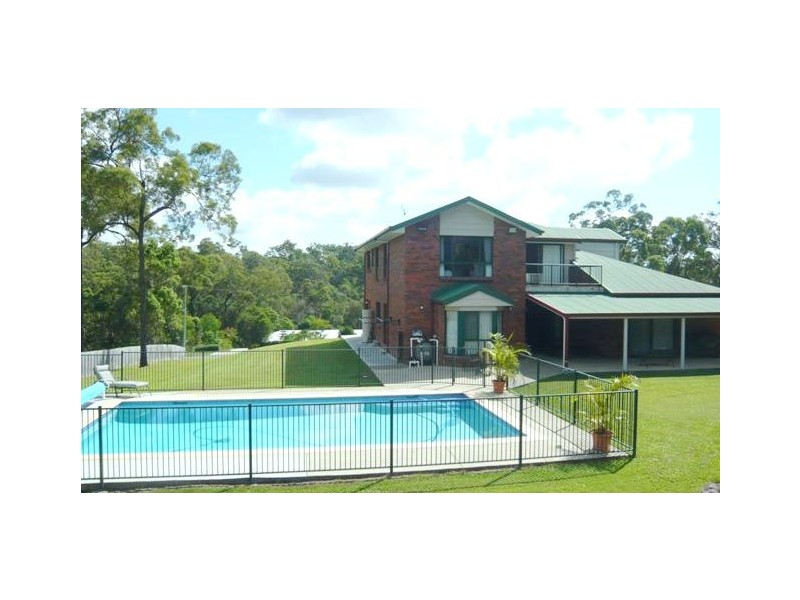 136 Castle Hill Drive, Gaven QLD 4211