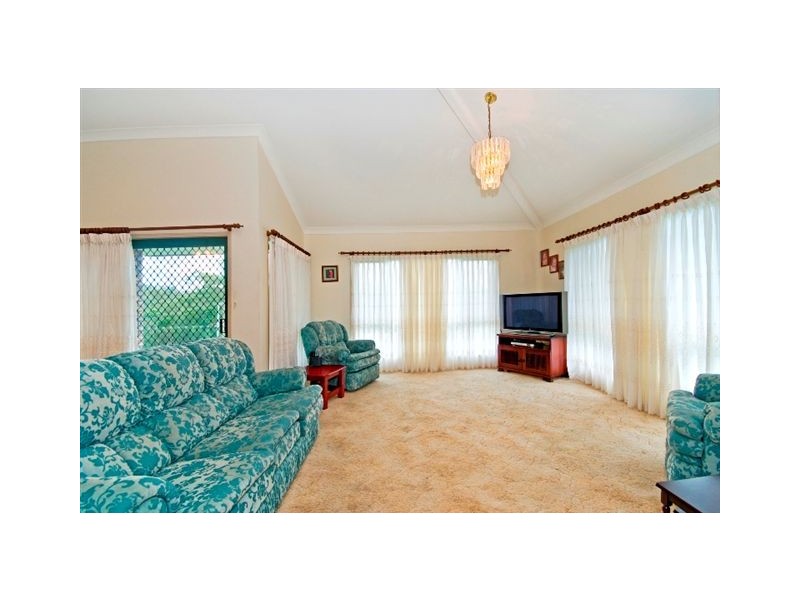 136 Castle Hill Drive, Gaven QLD 4211