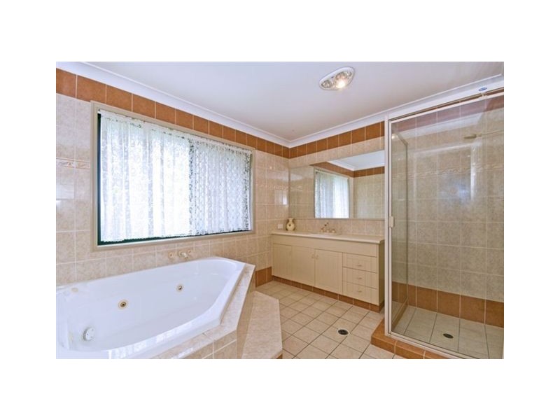 136 Castle Hill Drive, Gaven QLD 4211