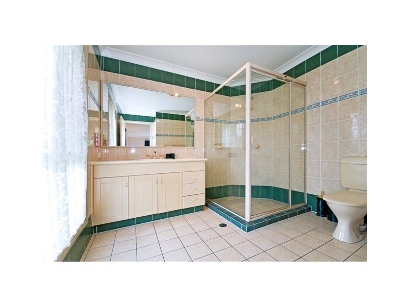 136 Castle Hill Drive, Gaven QLD 4211