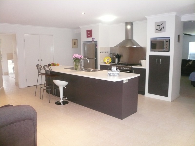 97 Arun Drive, Arundel QLD 4214
