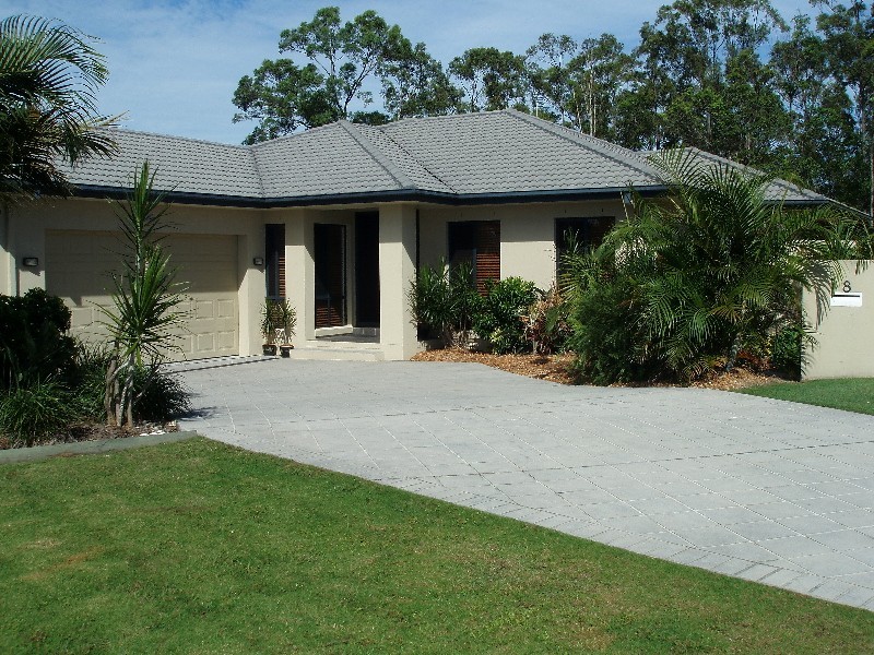 8 Bristol Place, Arundel QLD 4214