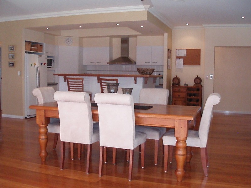 8 Bristol Place, Arundel QLD 4214