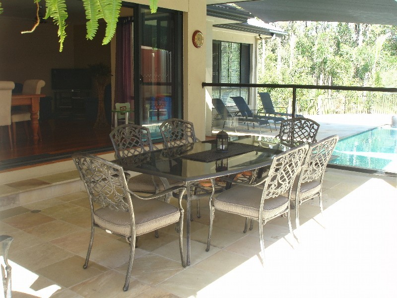 8 Bristol Place, Arundel QLD 4214