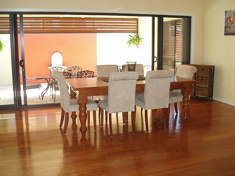 8 Bristol Place, Arundel QLD 4214