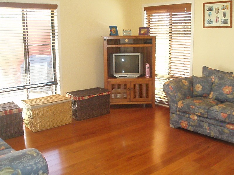 8 Bristol Place, Arundel QLD 4214